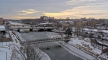 Weather camera view of City of Elgin.