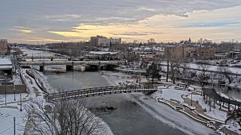 Weather camera view of City of Elgin.