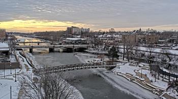 Weather camera view of City of Elgin.