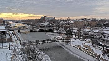 Weather camera view of City of Elgin.