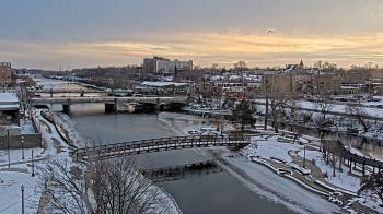 Weather camera view of City of Elgin.