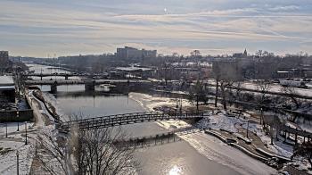 Weather camera view of City of Elgin.