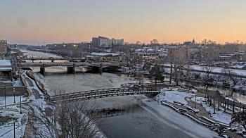 Weather camera view of City of Elgin.