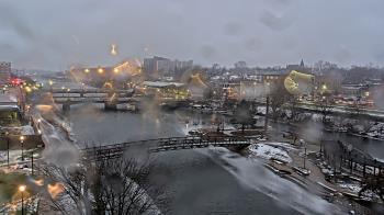 Weather camera view of City of Elgin.