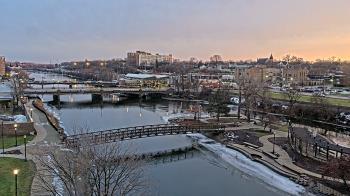 Weather camera view of City of Elgin.