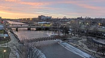 Weather camera view of City of Elgin.