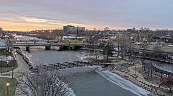 Weather camera view of City of Elgin.