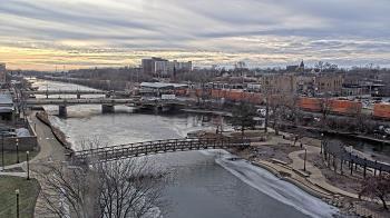 Weather camera view of City of Elgin.