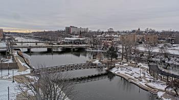 Weather camera view of City of Elgin.