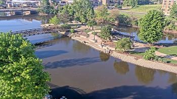 Weather camera view of City of Elgin.