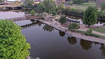 Weather camera view of City of Elgin.