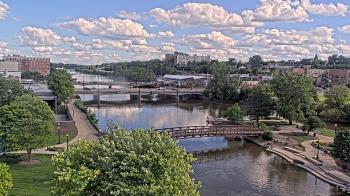Weather camera view of City of Elgin.