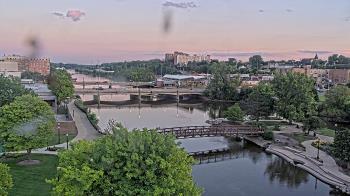 Weather camera view of City of Elgin.