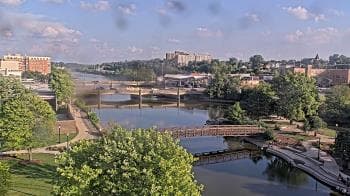 Weather camera view of City of Elgin.