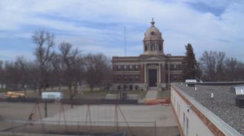 Weather camera view of Ellendale HS.