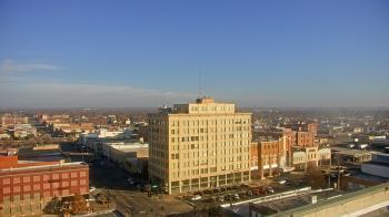 Weather camera view of First National Bank-Hutchinson.