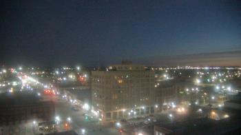 Weather camera view of First National Bank-Hutchinson.