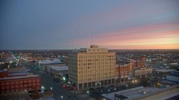 Weather camera view of First National Bank-Hutchinson.