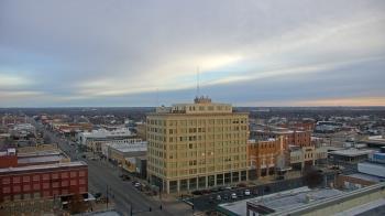 Weather camera view of First National Bank-Hutchinson.