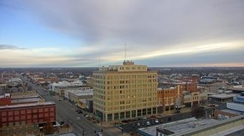 Weather camera view of First National Bank-Hutchinson.