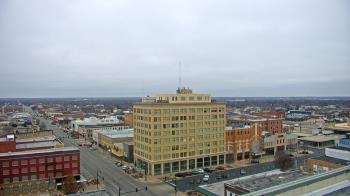 Weather camera view of First National Bank-Hutchinson.