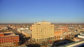 Weather camera view of First National Bank-Hutchinson.