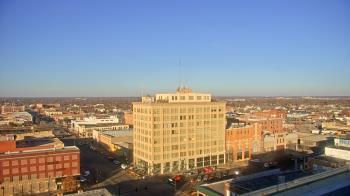 Weather camera view of First National Bank-Hutchinson.