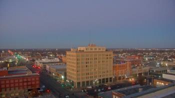 Weather camera view of First National Bank-Hutchinson.