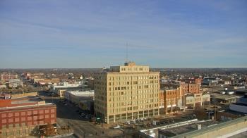 Weather camera view of First National Bank-Hutchinson.