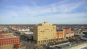 Weather camera view of First National Bank-Hutchinson.