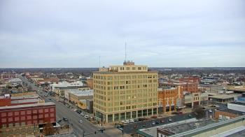 Weather camera view of First National Bank-Hutchinson.