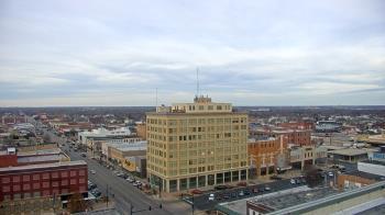 Weather camera view of First National Bank-Hutchinson.