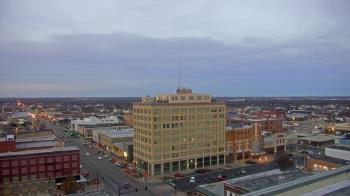 Weather camera view of First National Bank-Hutchinson.