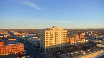 Weather camera view of First National Bank-Hutchinson.