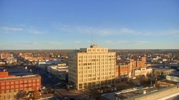 Weather camera view of First National Bank-Hutchinson.