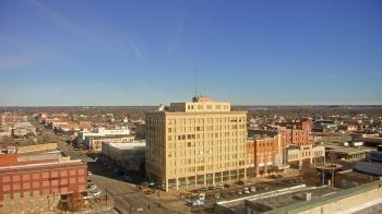 Weather camera view of First National Bank-Hutchinson.