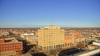 Weather camera view of First National Bank-Hutchinson.