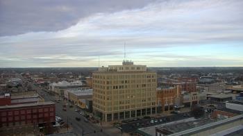 Weather camera view of First National Bank-Hutchinson.