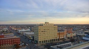 Weather camera view of First National Bank-Hutchinson.