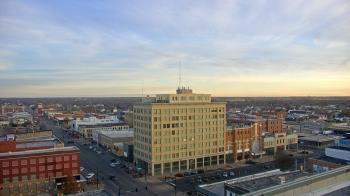 Weather camera view of First National Bank-Hutchinson.