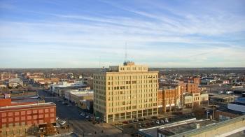 Weather camera view of First National Bank-Hutchinson.