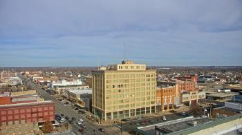 Weather camera view of First National Bank-Hutchinson.