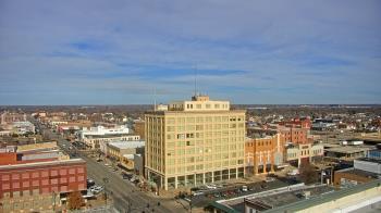 Weather camera view of First National Bank-Hutchinson.