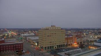 Weather camera view of First National Bank-Hutchinson.