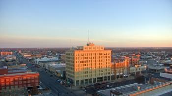 Weather camera view of First National Bank-Hutchinson.