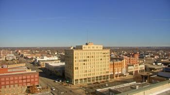 Weather camera view of First National Bank-Hutchinson.