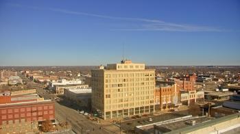 Weather camera view of First National Bank-Hutchinson.