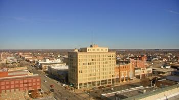 Weather camera view of First National Bank-Hutchinson.