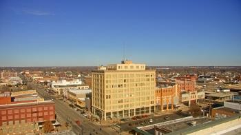 Weather camera view of First National Bank-Hutchinson.