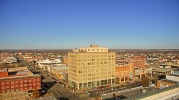 Weather camera view of First National Bank-Hutchinson.